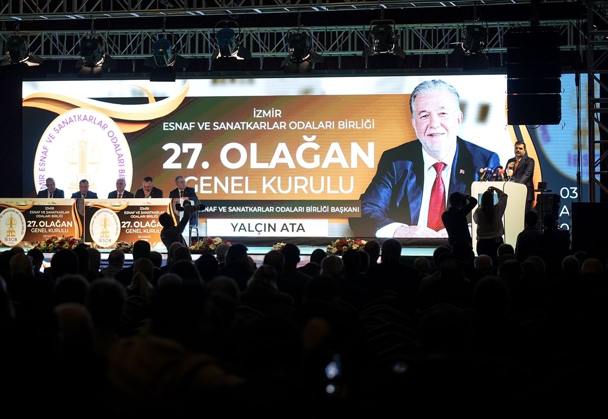 İzmir\'de Çöp Sorunu ve Yerel Yönetim Eleştirisi