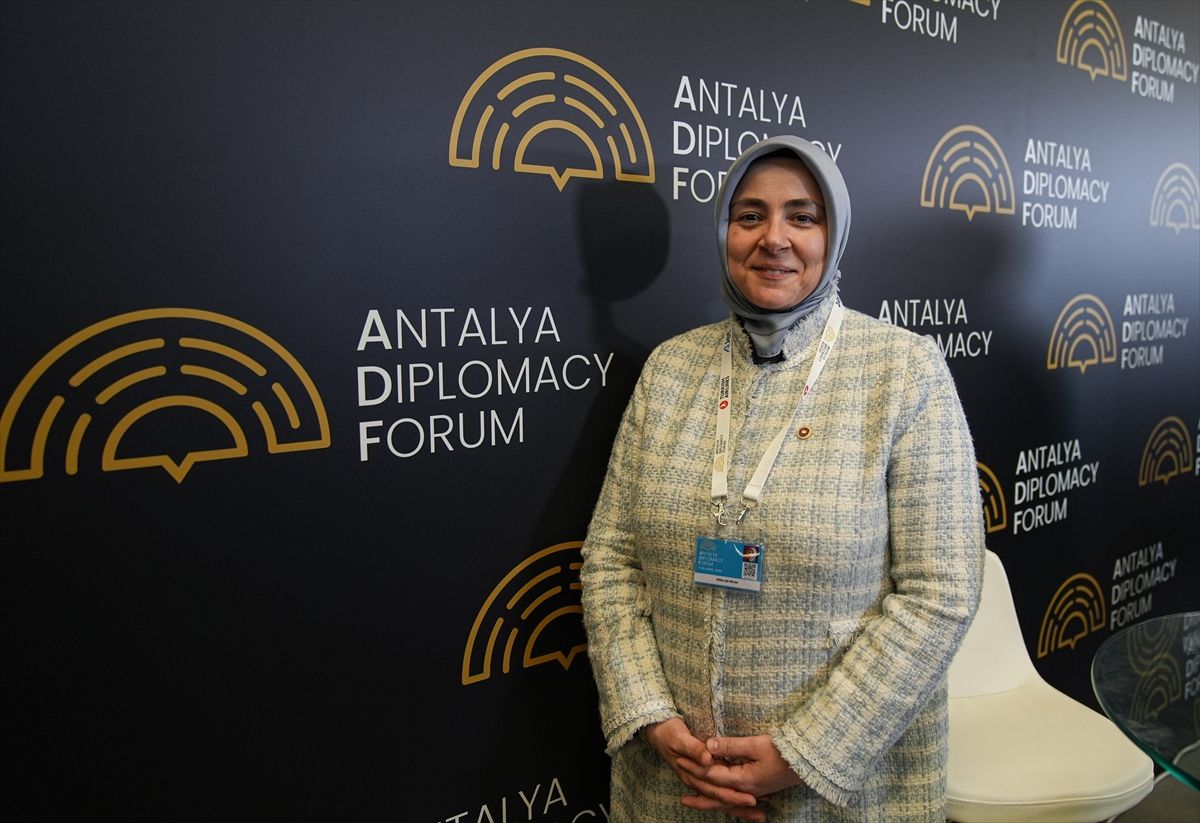 AK Parti kadın kolları üyeleri ADF\'de "dünya barışı" için çaba gösteriyor