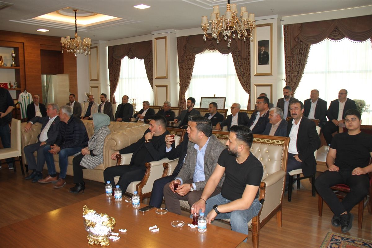 AK Parti Serik İlçe Teşkilatı, Serik Belediye Başkanı Kumbul\'u ziyaret etti