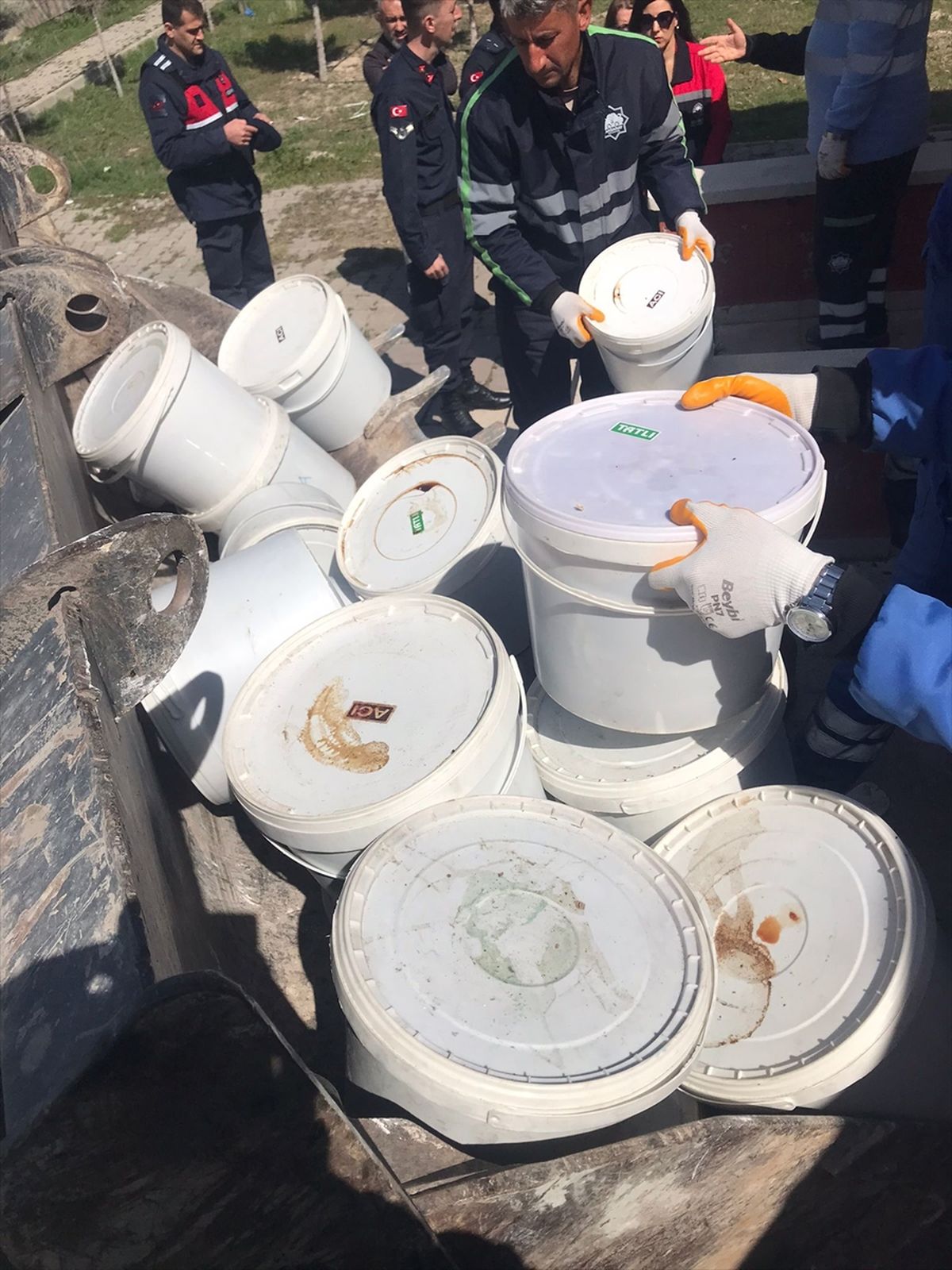 Aksaray\'da 4 Ton Kaçak Gıda İmha Edildi