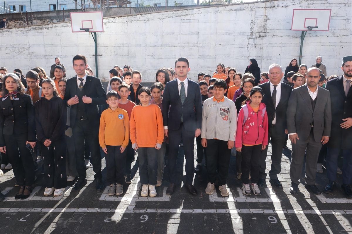 Aladağ Kaymakamı Bayrak Töreni\'nde