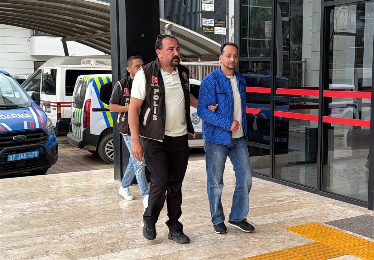 Alanya\'da sosyal medyadan Cumhurbaşkanı Erdoğan\'a hakaret eden şüpheli tutuklandı