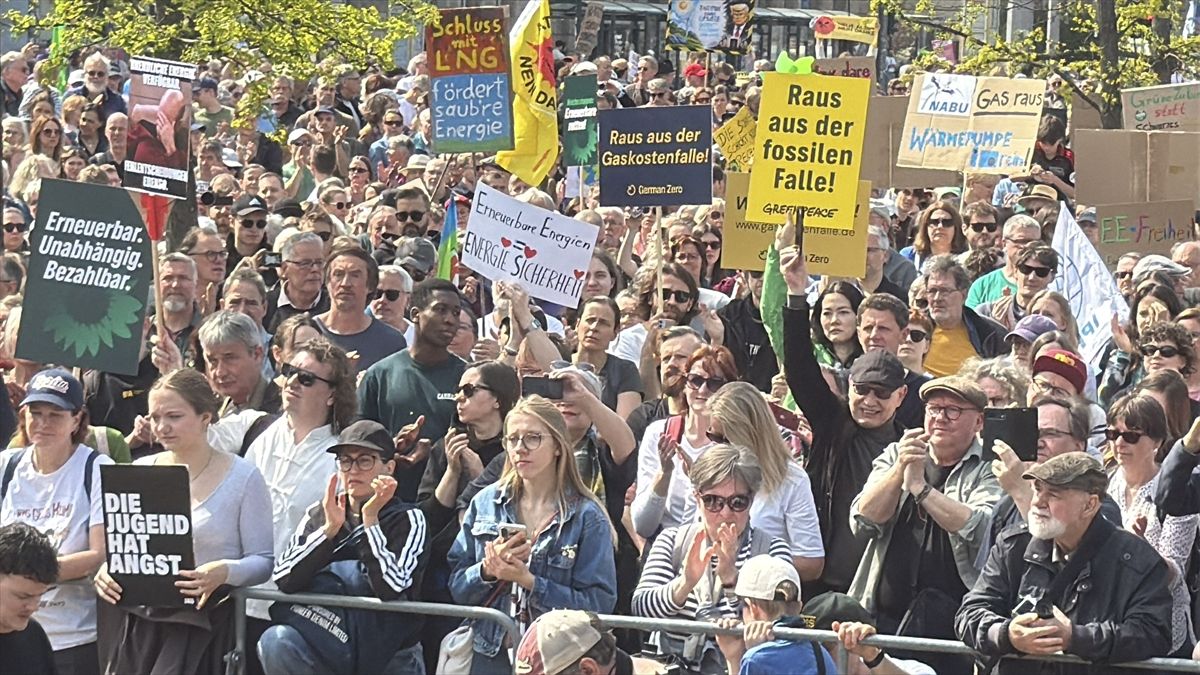 Almanya\'da Enerji Politikasına Protesto