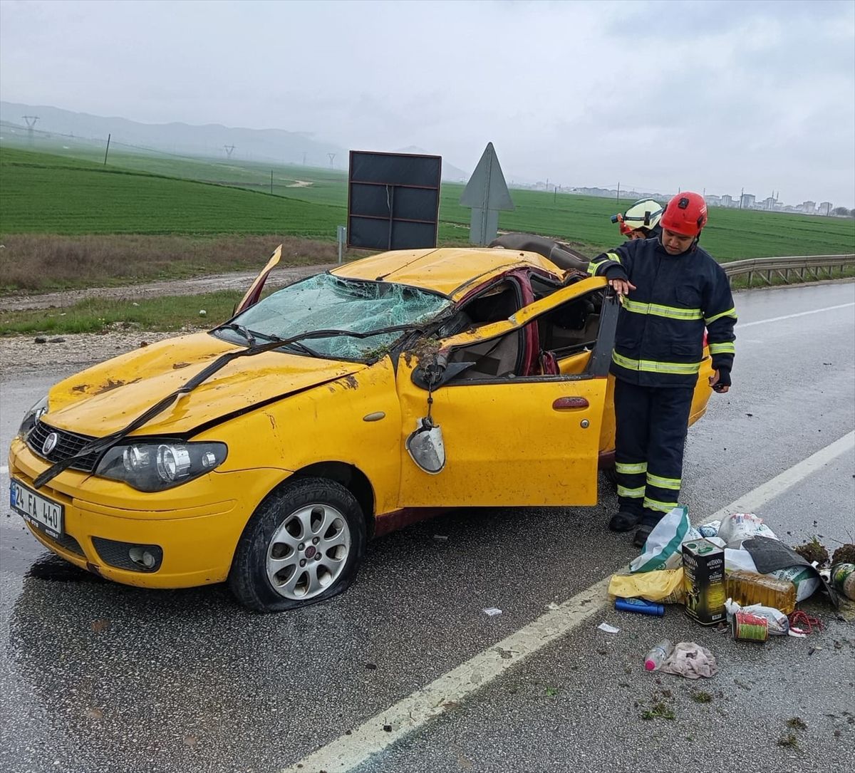 Merzifon\'da Otomobil Devrildi, 2 Yaralı