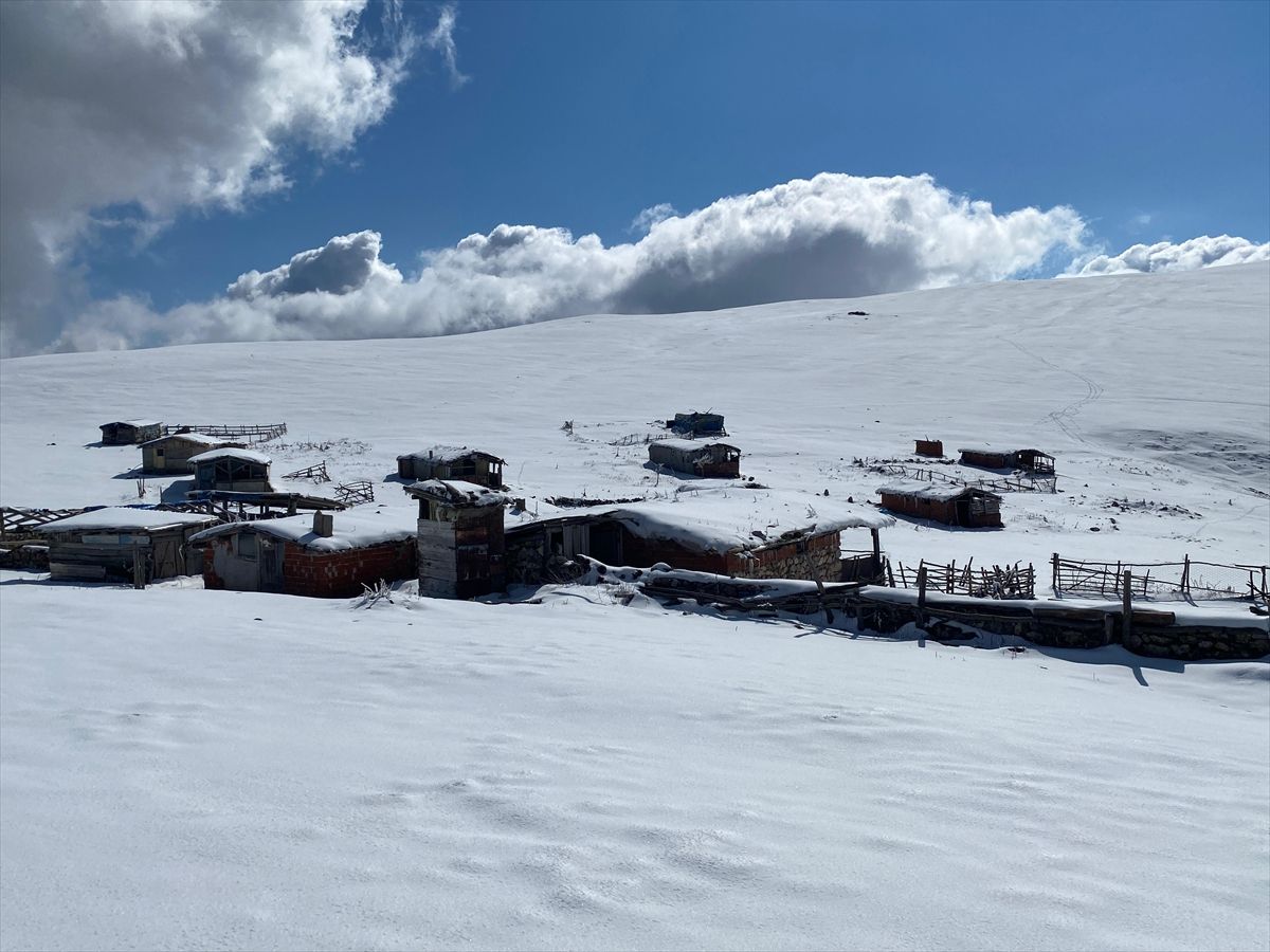 Amasya\'da Beyaz Bir Manzara