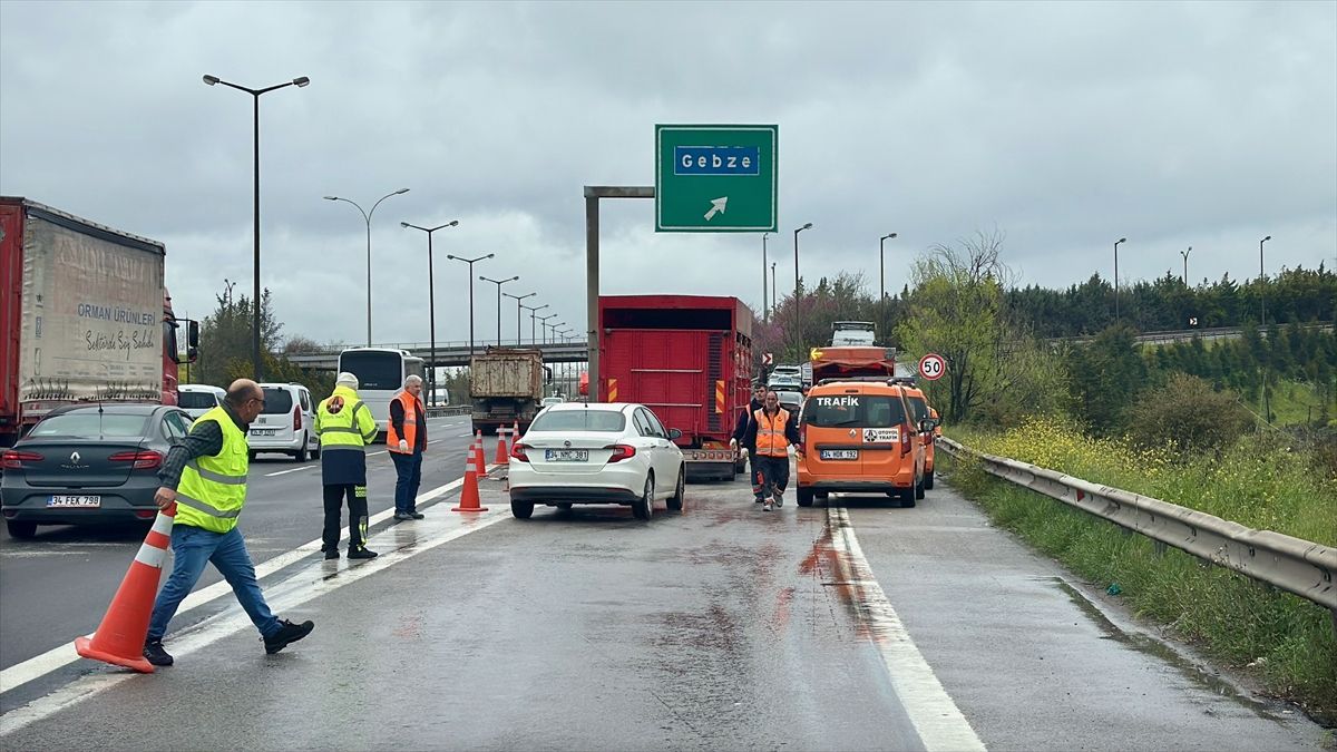 Kocaeli\'de Tır Kazası: Sürücü Yaralandı