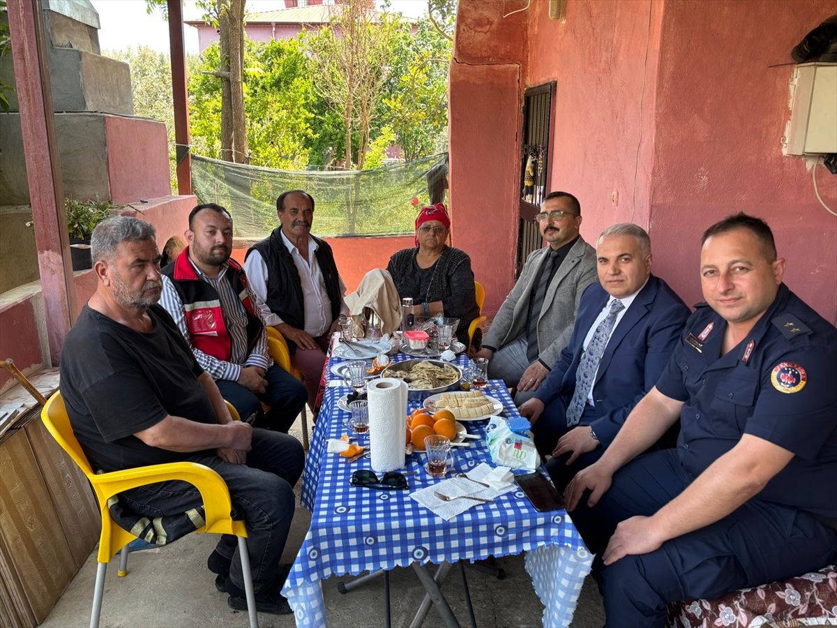 Anamur Kaymakamı Kemal Duru, şehit ailelerine ziyarette bulundu