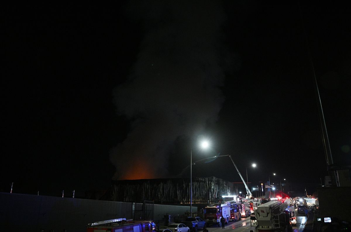 Sincan\'daki İlaç Fabrikasında Yangın