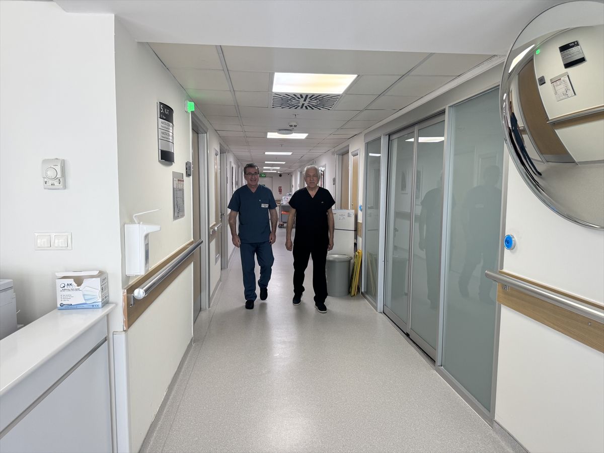 Antalya\'da Anne Karnında Müdahale ile Bebek Kurtarıldı