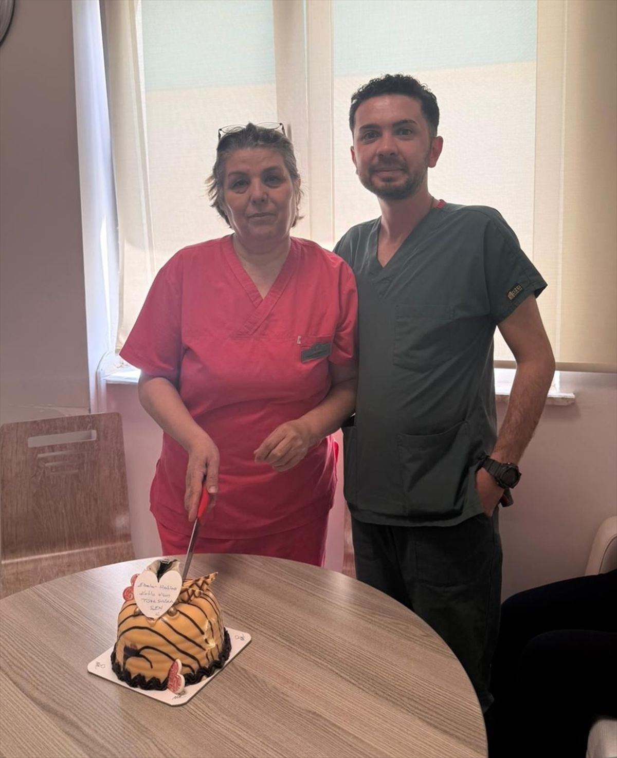 Ebe ve Hemşire Aynı Hastanede Çalışıyor
