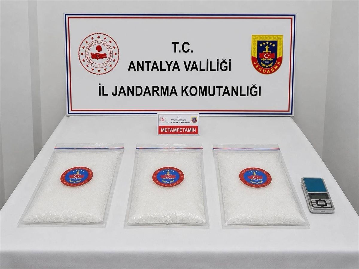 Antalya\'da Uyuşturucu Operasyonu: 2 Tutuklama