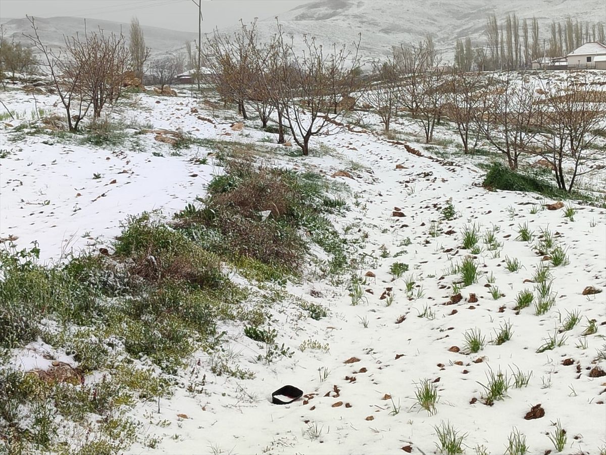 Antalya\'da Yüksek Kesimlere Kar Yağdı