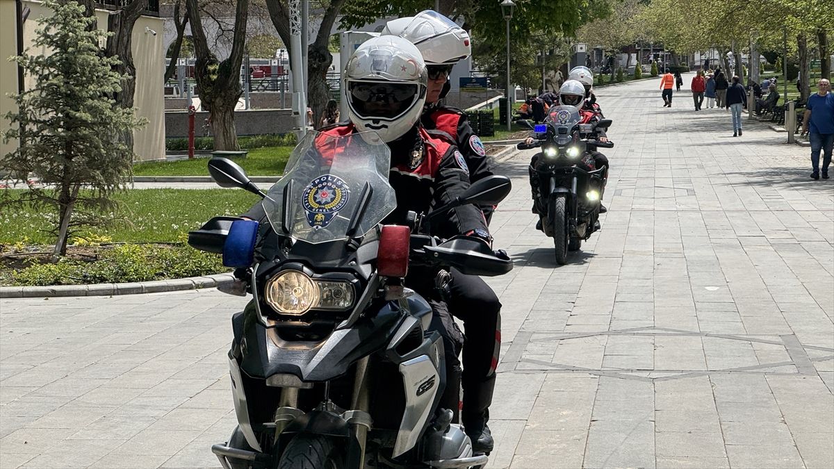 Konya\'da Boğulma Tehlikesi Atlatan Sürücüye Polis Müdahalesi