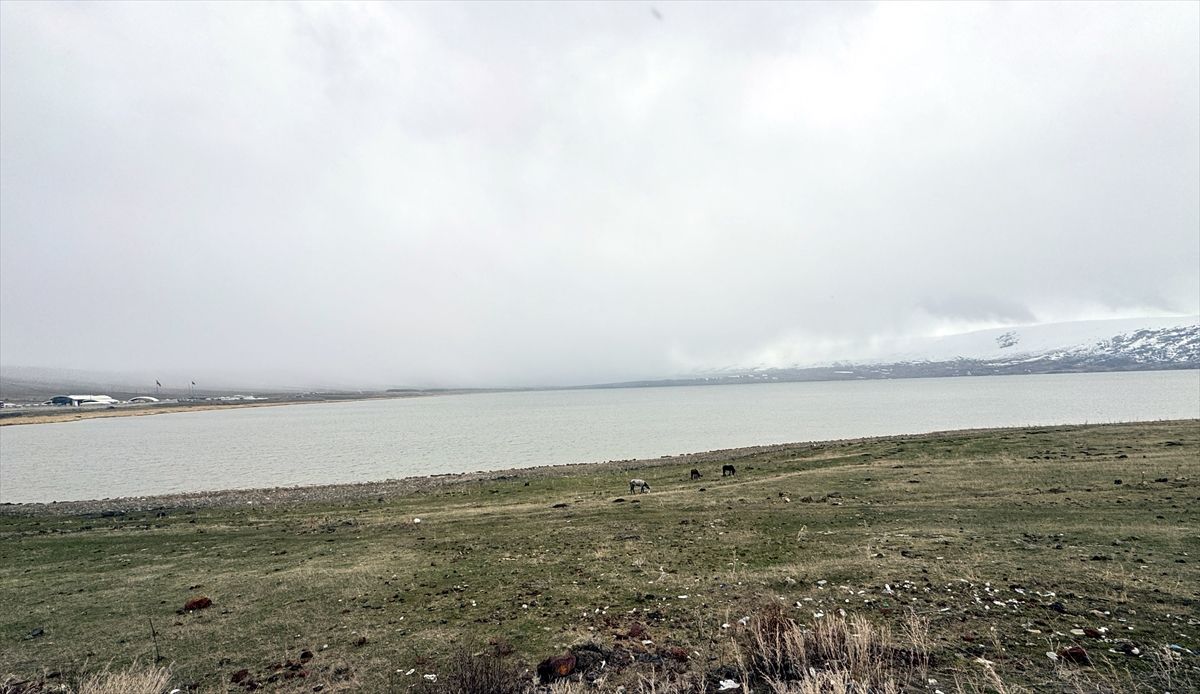 Aktaş Gölü\'ndeki Buzlar Eridi