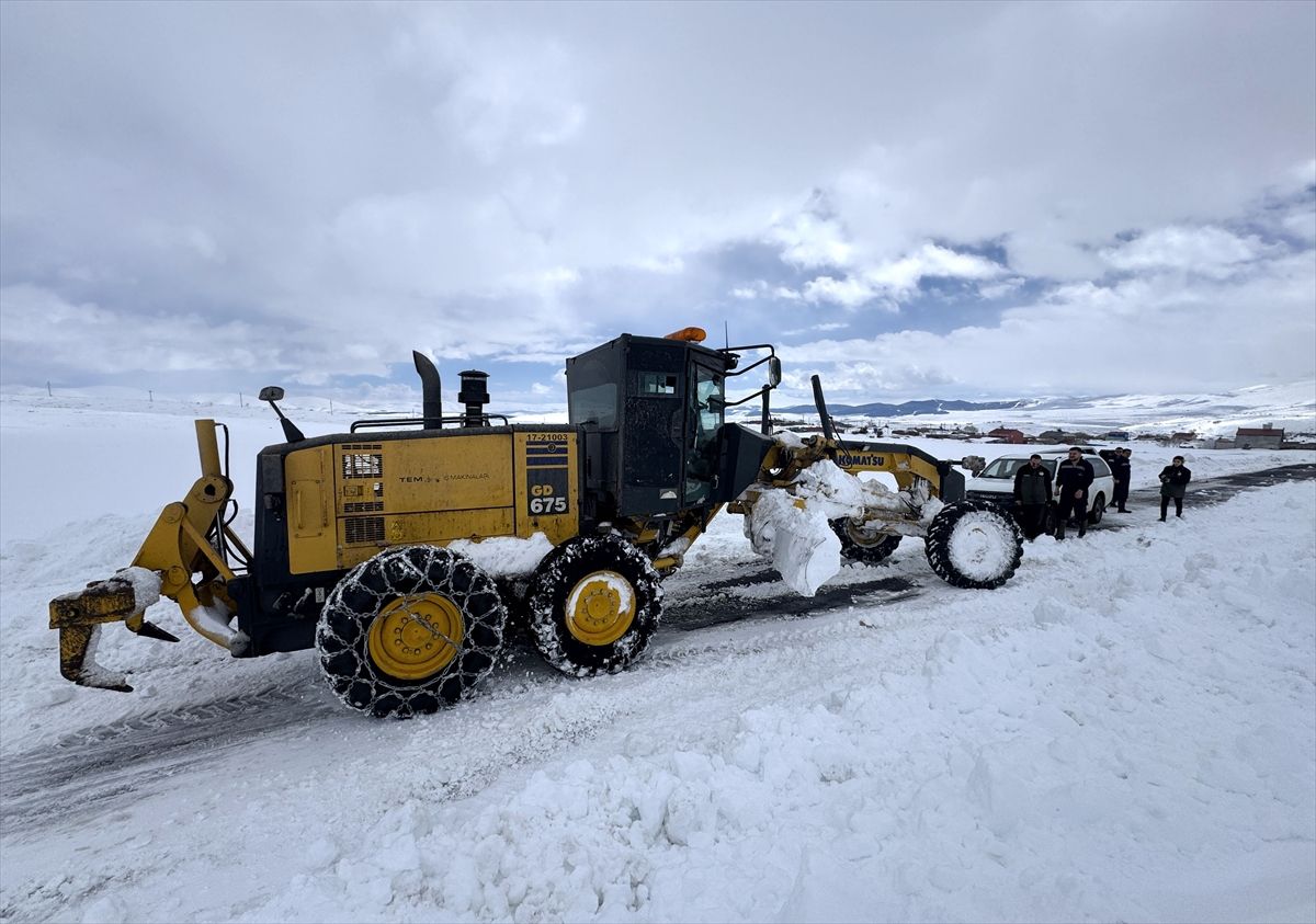 Ardahan\'da Veterinerler Zorlu Kış Şartlarında Görevde