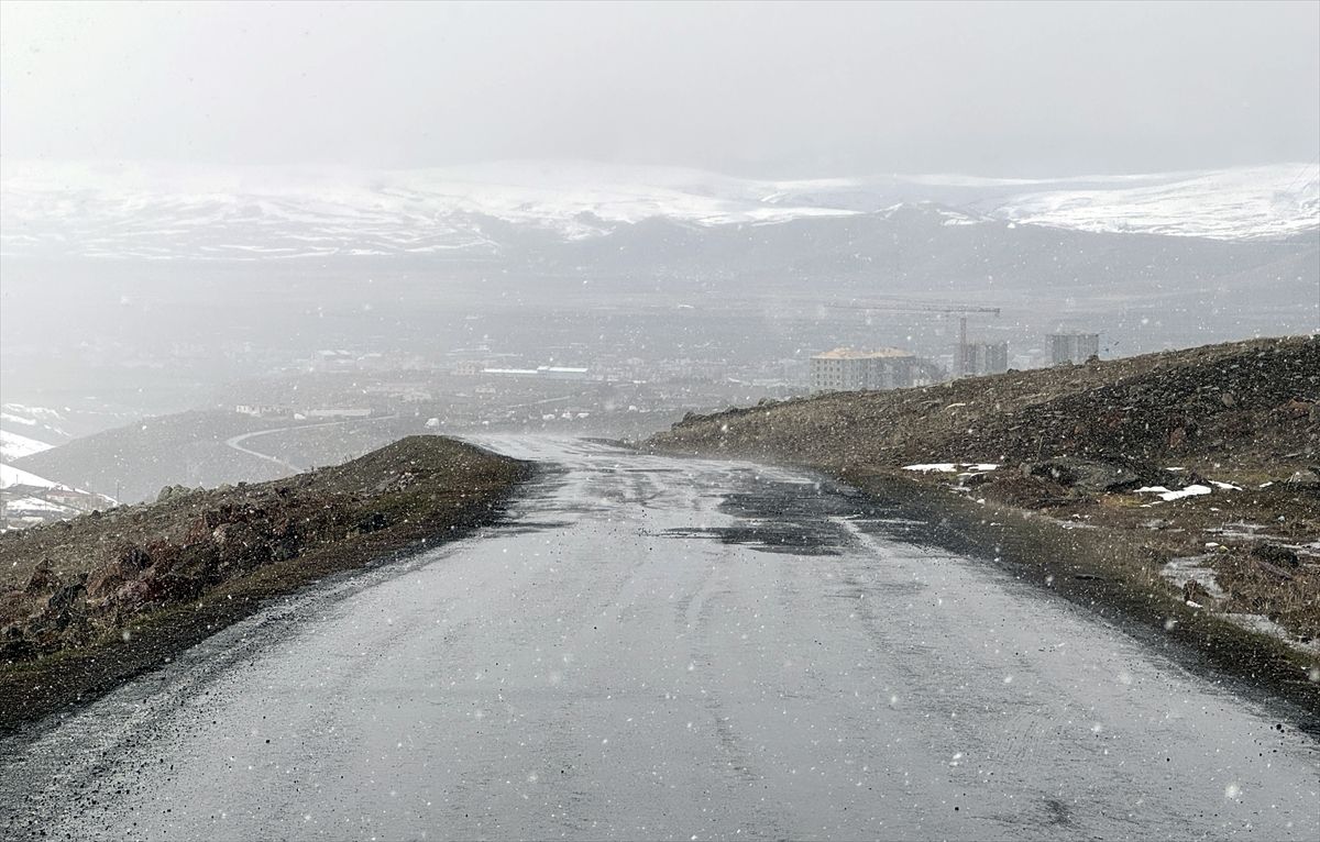 Ardahan\'da Kar Yağışı Etkili Oldu