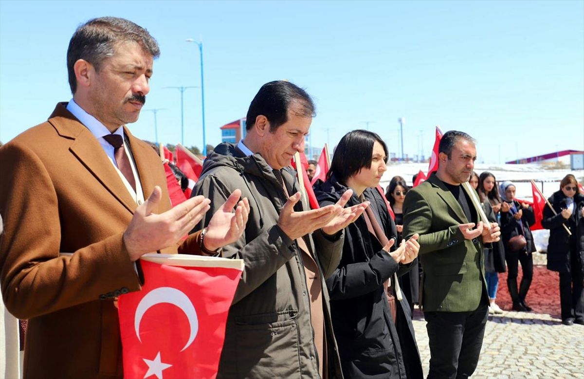 Ardahan Üniversitesi\'nde "şehitlere saygı yürüyüşü" düzenlendi