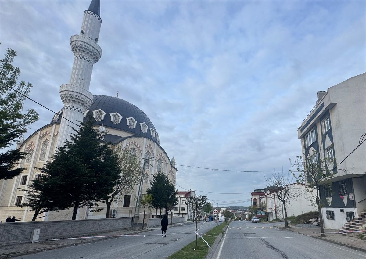 Arnavutköy\'de Rüzgar Nedeniyle Binalar Boşaltıldı