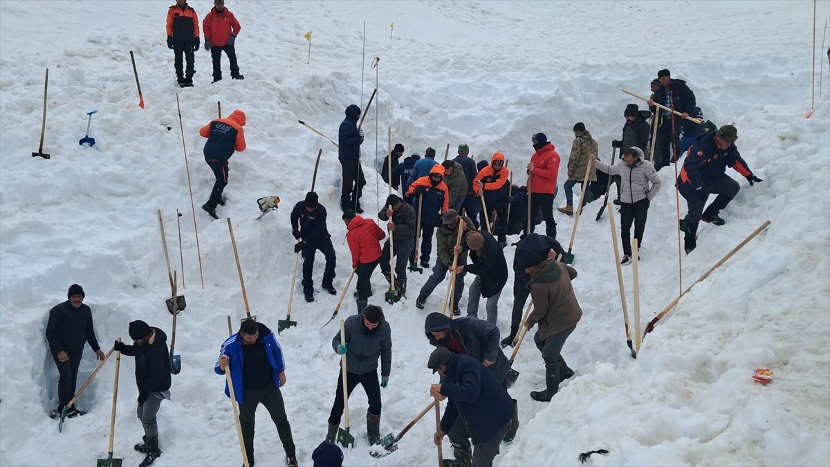 Çığ Altında Kalan Çobanın Cansız Bedeni Bulundu
