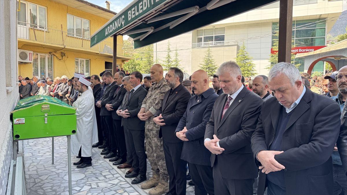 Çığ Altında Kalan Çoban Bülent Gezer Toprağa Verildi