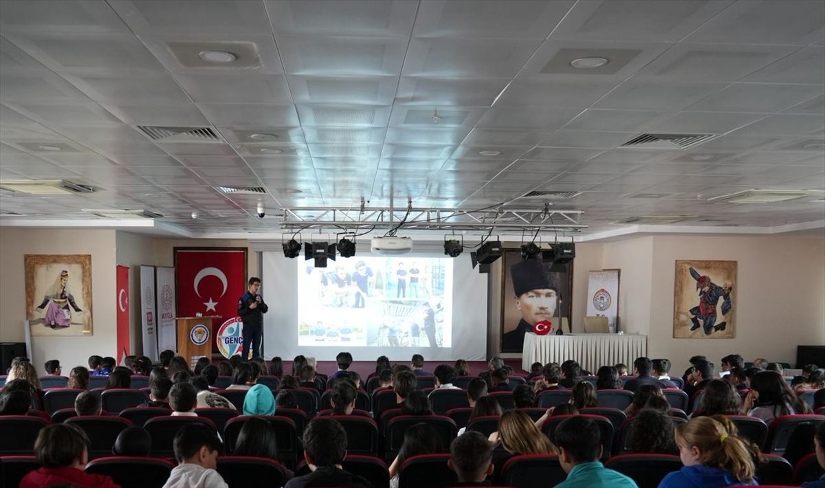 Astronot Atasever, Öğrencilerle Uzay Deneyimlerini Paylaştı
