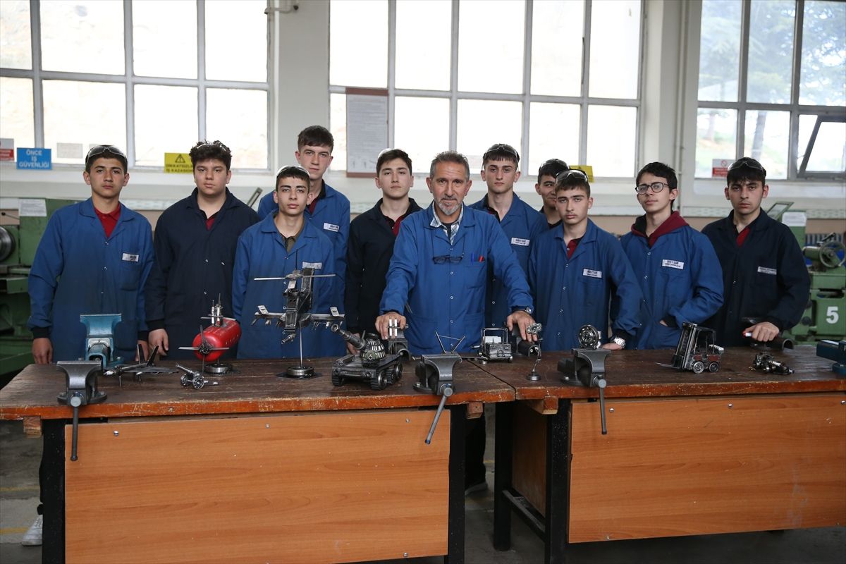 Kastamonu\'da Öğrenciler Atık Metalle Sanat Yaratıyor