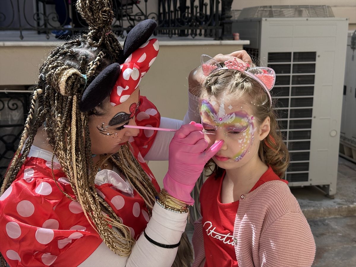 Atina\'da 23 Nisan Coşkusu