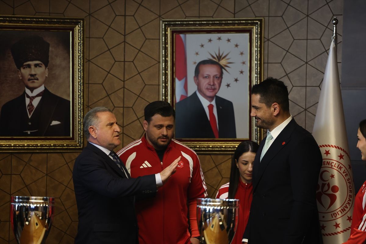 Bakan Bak, Avrupa Güreş Şampiyonu Sporcuları Ağırladı