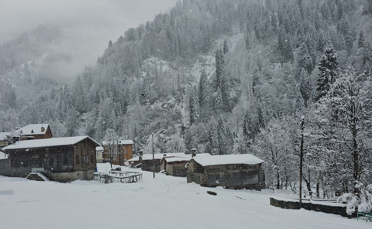 Ayder Yaylası\'nda Kar Keyfi