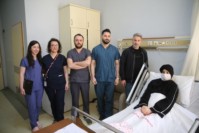 Aynı masada hem sezaryen hem de beyin ameliyatı yapılan kadın sağlığına kavuştu