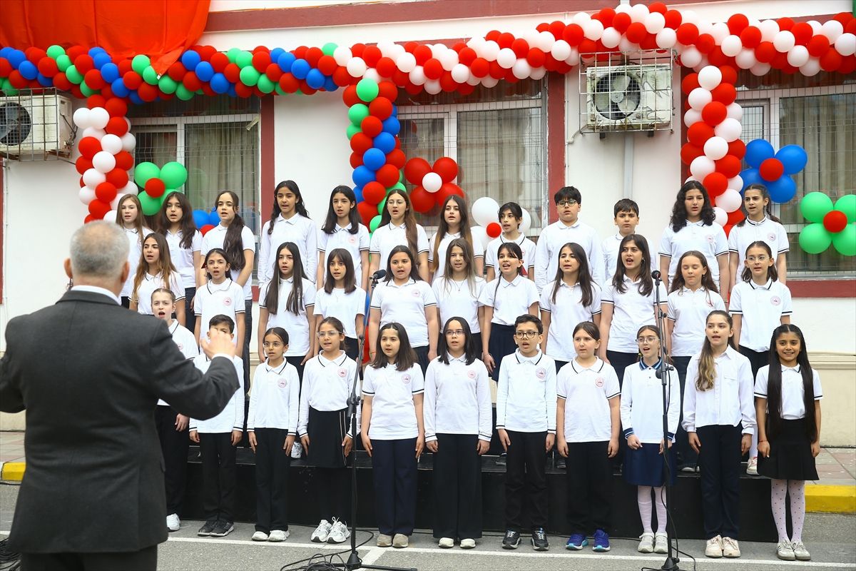 Azerbaycan\'da 23 Nisan Ulusal Egemenlik ve Çocuk Bayramı kutlandı