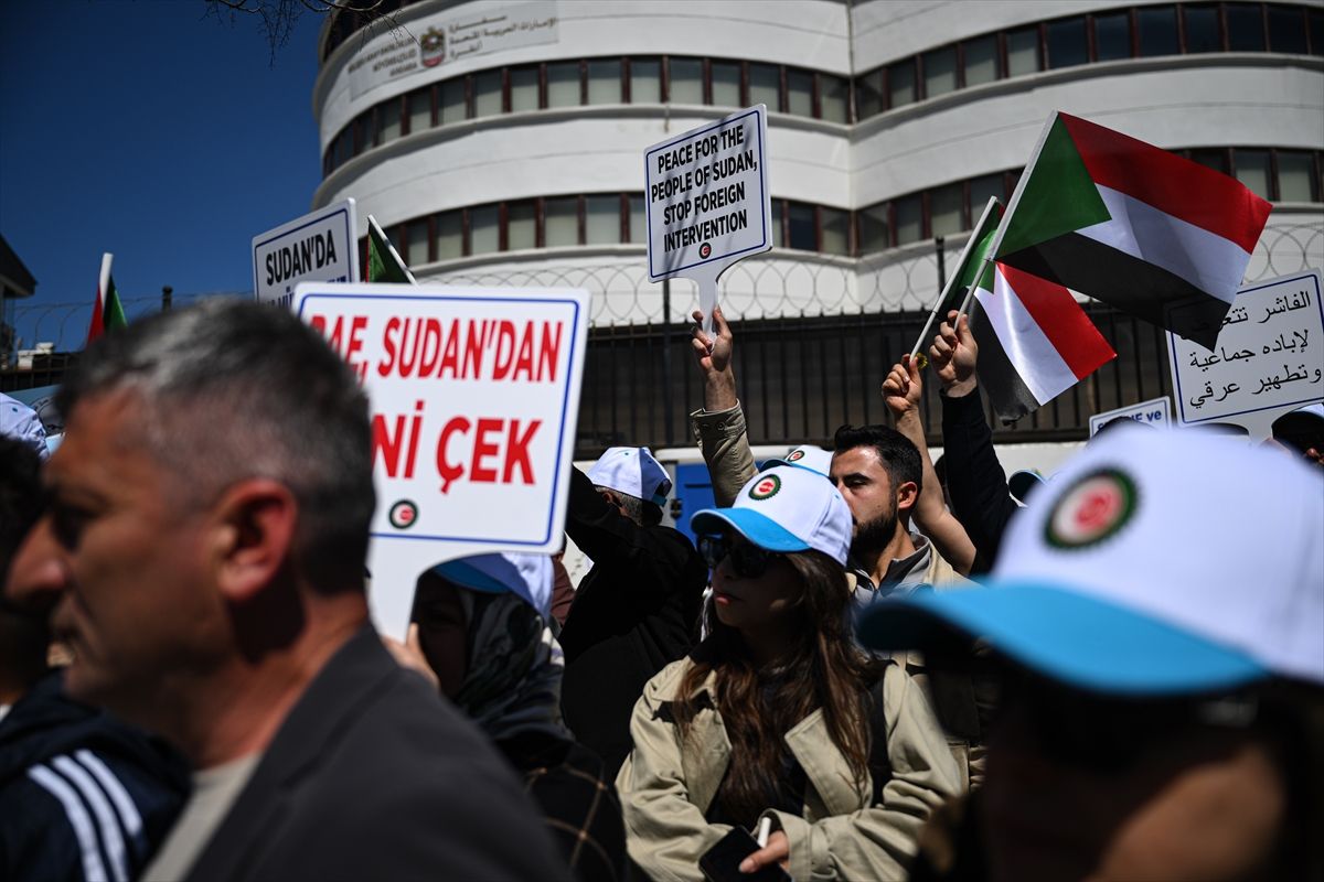 BAE\'nin Ankara Büyükelçiliği önünde Sudan\'a yönelik müdahaleler protesto edildi