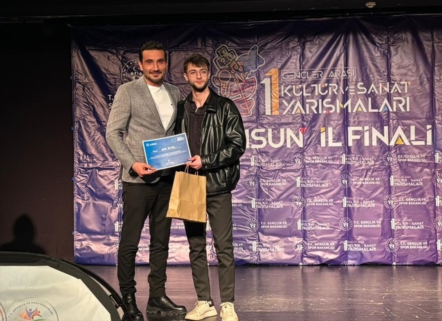 Bafra’lı Emre Öztürk, Şiir Yarışmasında Birinci Oldu