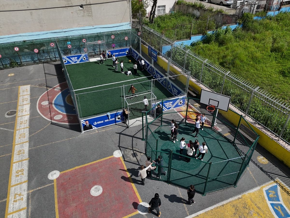 Bağcılar\'da Mini Spor Sahaları Projesi