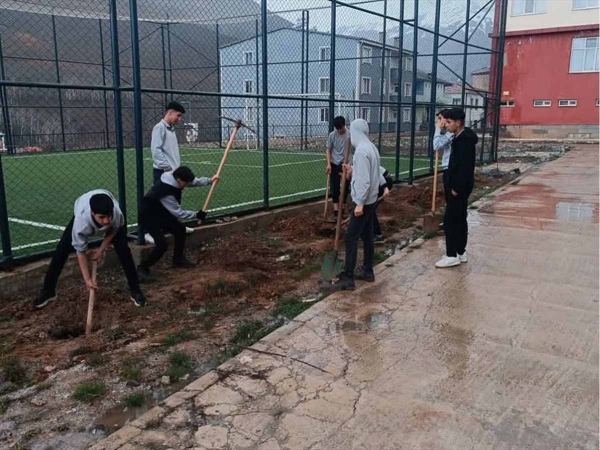 Van\'da 1300 Fidan Dikildi