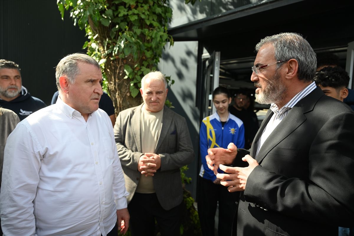 Bakan Bak, Edirne\'de Kürek Sporcularını Ziyaret Etti