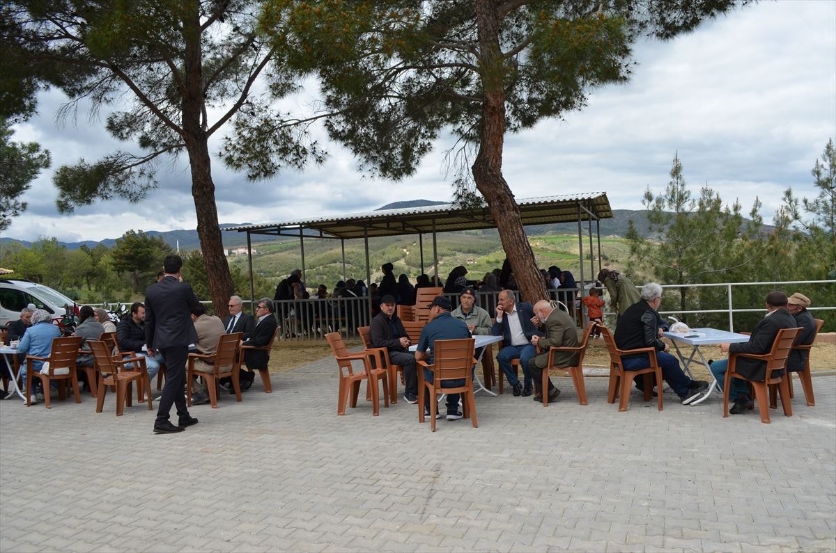 Dodurga\'da Hıdırellez coşkusu: Ateş yakıldı, pilav ikram edildi