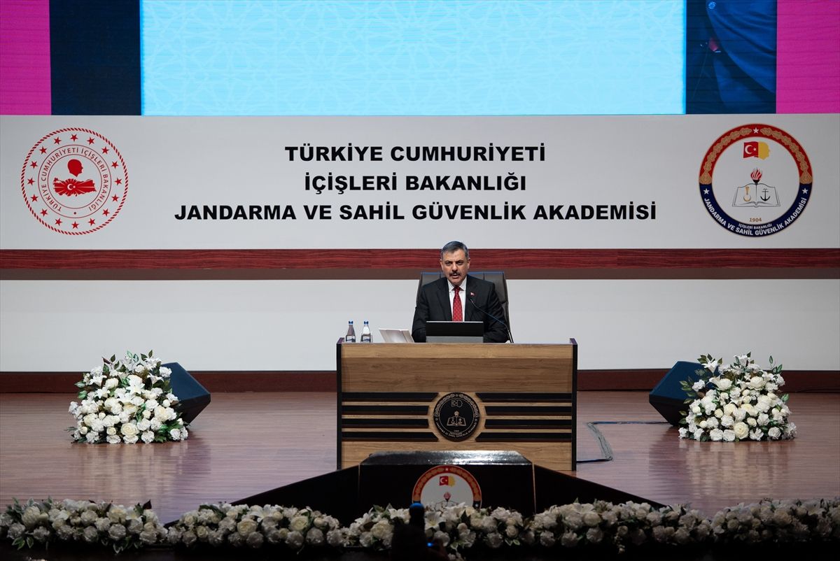Bakan Çiftçi, Jandarma ve Sahil Güvenlik Akademisi\'nde subay ve astsubay adaylarıyla bir araya geldi