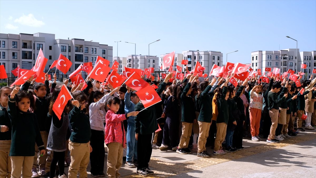 Diyarbakır\'da Yeni Okulda Bayram Kutlaması