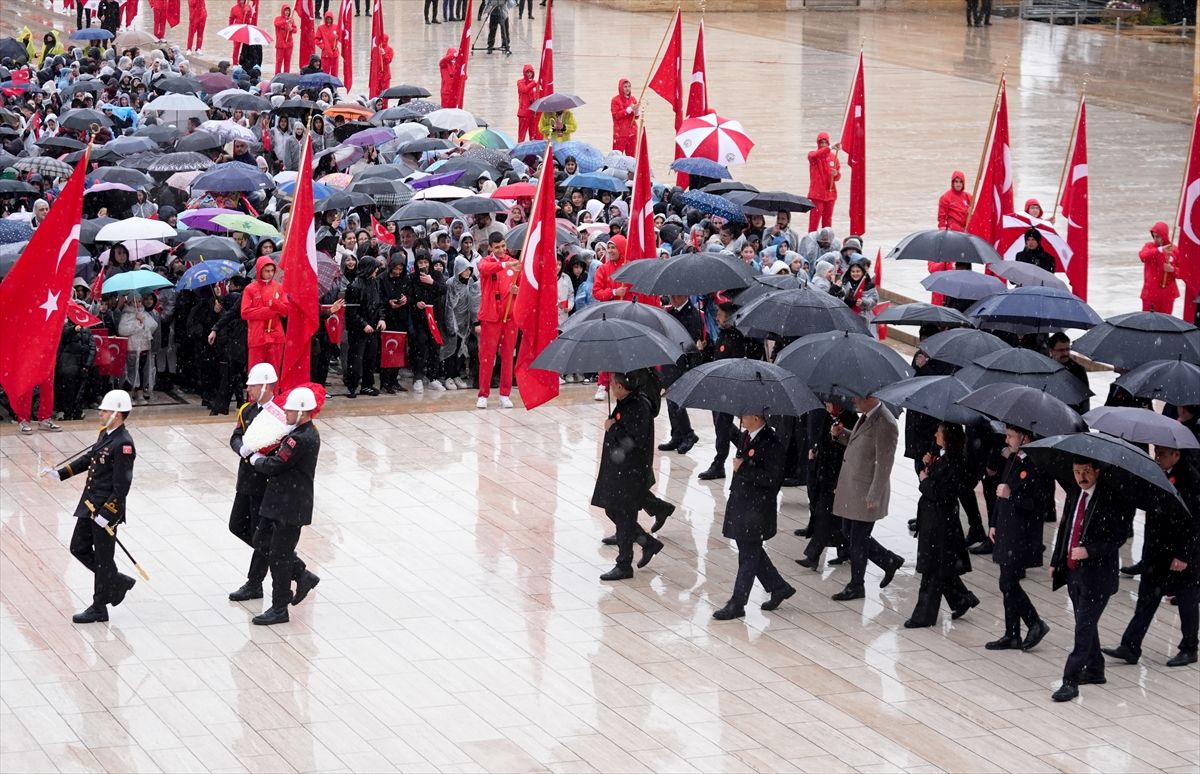 Bakan Tekin Anıtkabir\'i Ziyaret Etti