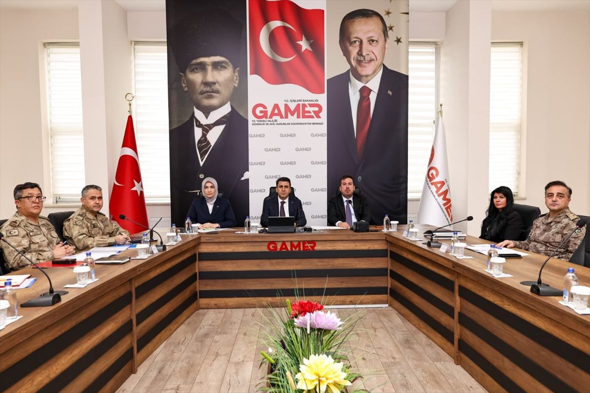 Bakan Yardımcıları Tunceli\'de Gülistan Doku Toplantısında