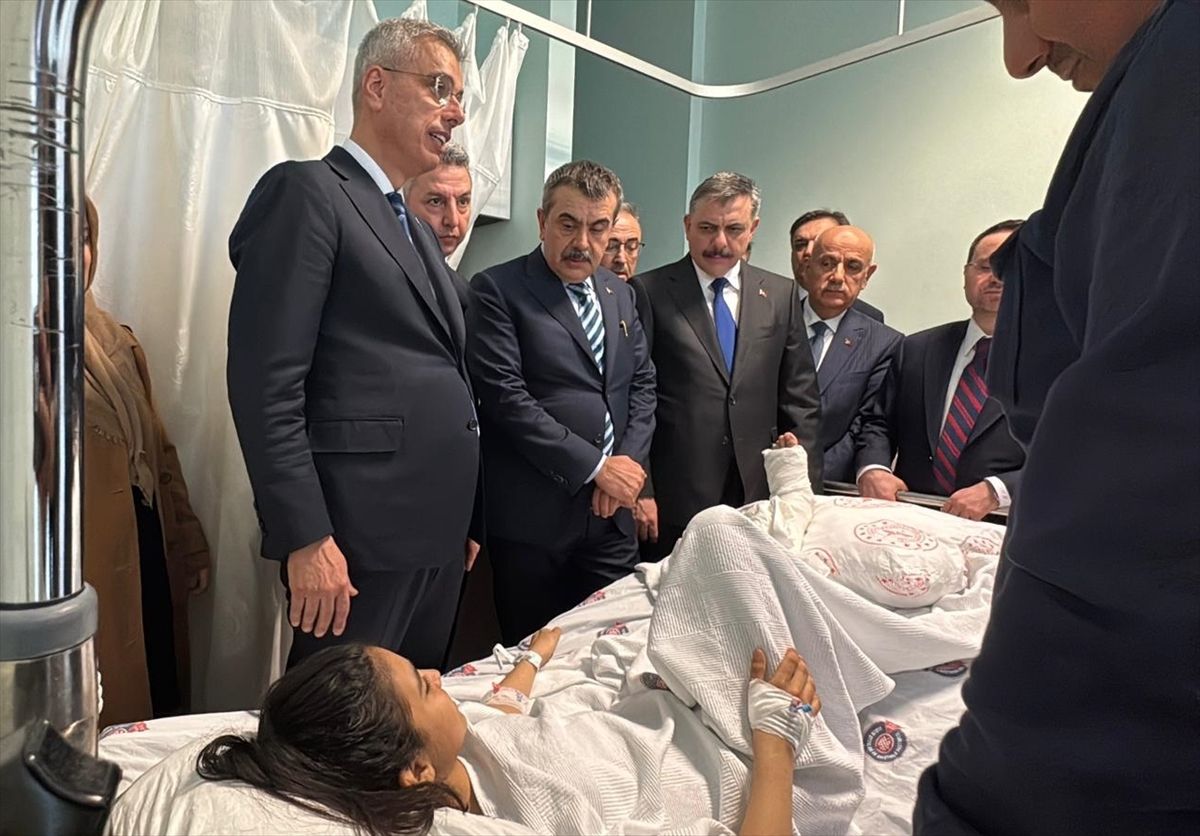 Bakanlar Kahramanmaraş\'ta Yaralıları Ziyaret Etti