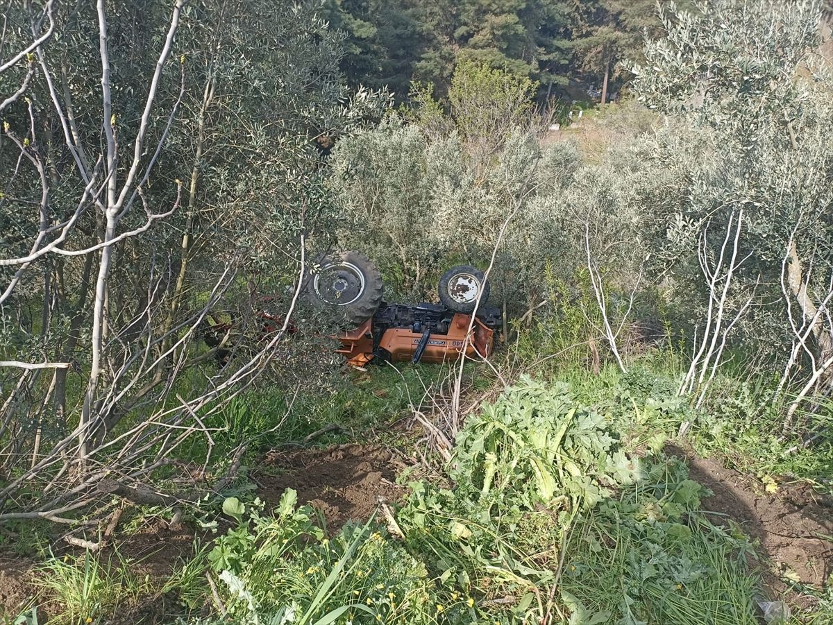 Bigadiç\'te Traktör Devrildi: 2 Yaralı