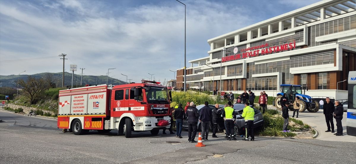 Susurluk\'ta Otomobil Kazası: 2 Yaralı