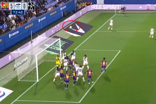 Barcelona kadın futbol takımı oyuncusu kornerden gol attı
