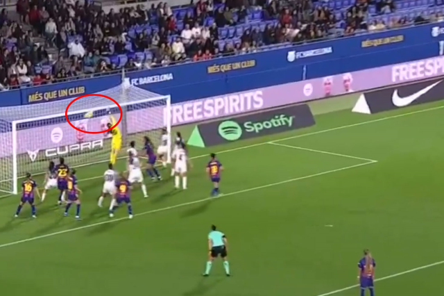 Barcelona kadın futbol takımı oyuncusu kornerden gol attı