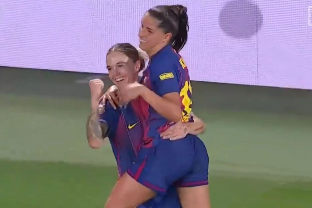 Barcelona kadın futbol takımı oyuncusu kornerden gol attı