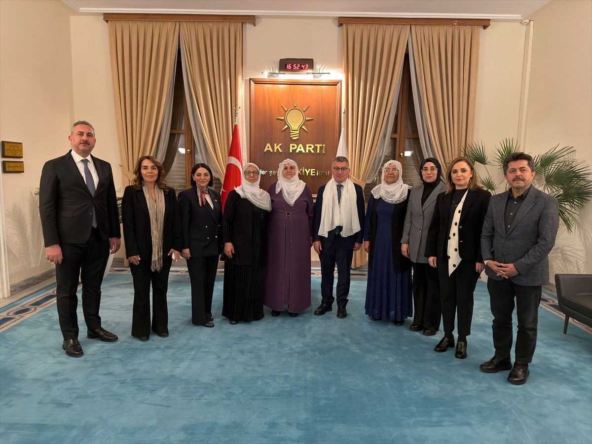 Barış Anneleri AK Parti\'yi Ziyaret Etti