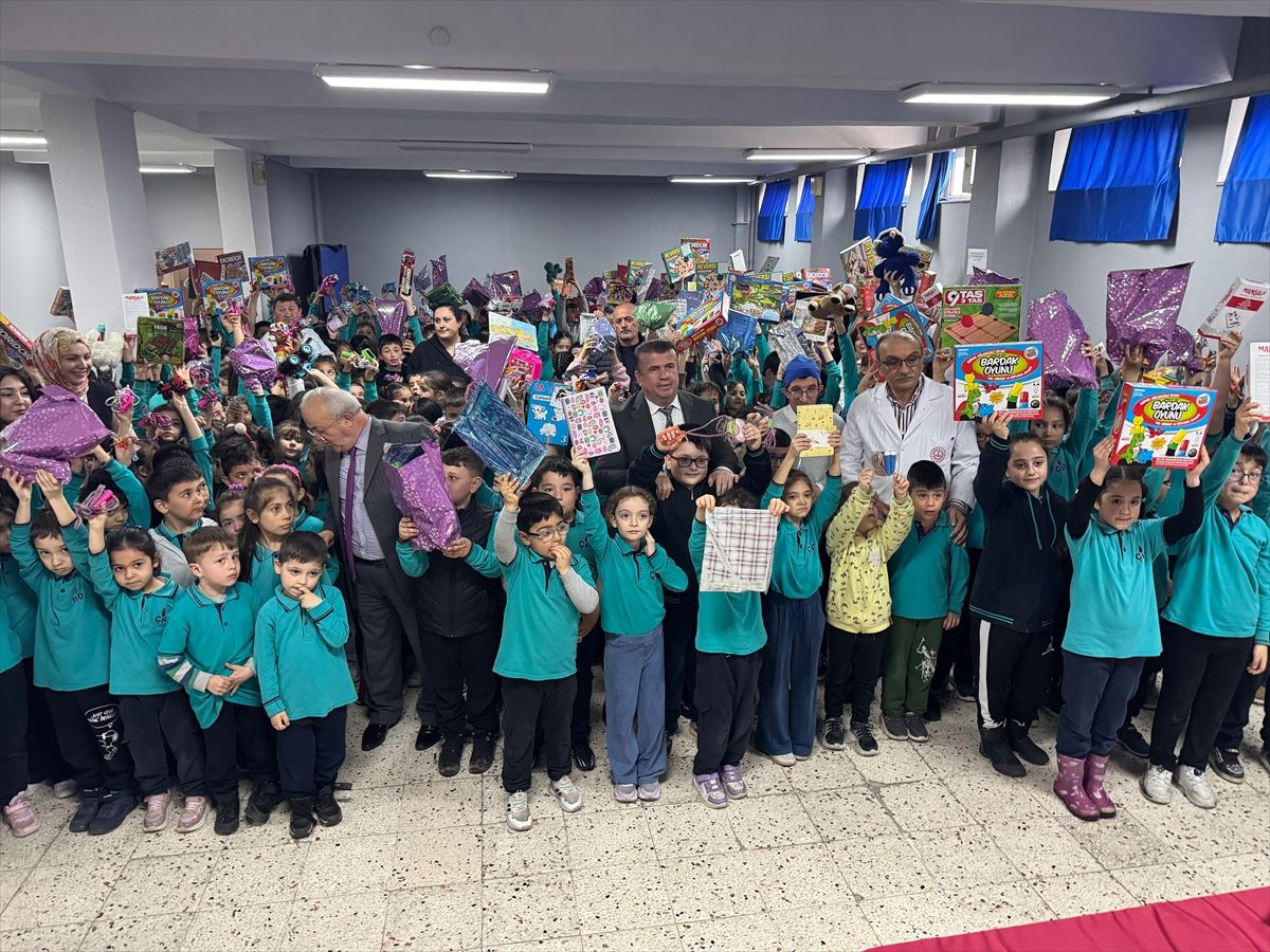 Bartın\'da 23 Nisan İçin 8 Bin Oyuncak Dağıtıldı