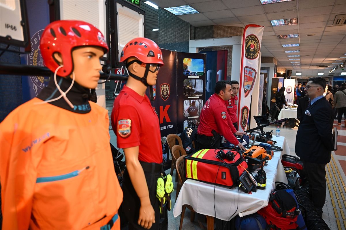 181. Yıl Kutlaması: Tarihi Polis Kıyafetleri Sergisi Açıldı